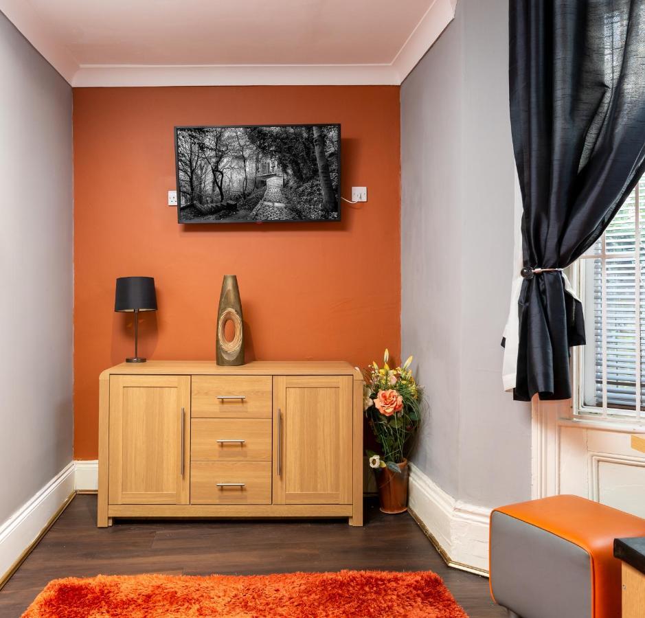 Stockton Town Centre Apartments Free Parking And Wi-Fi Exterior photo