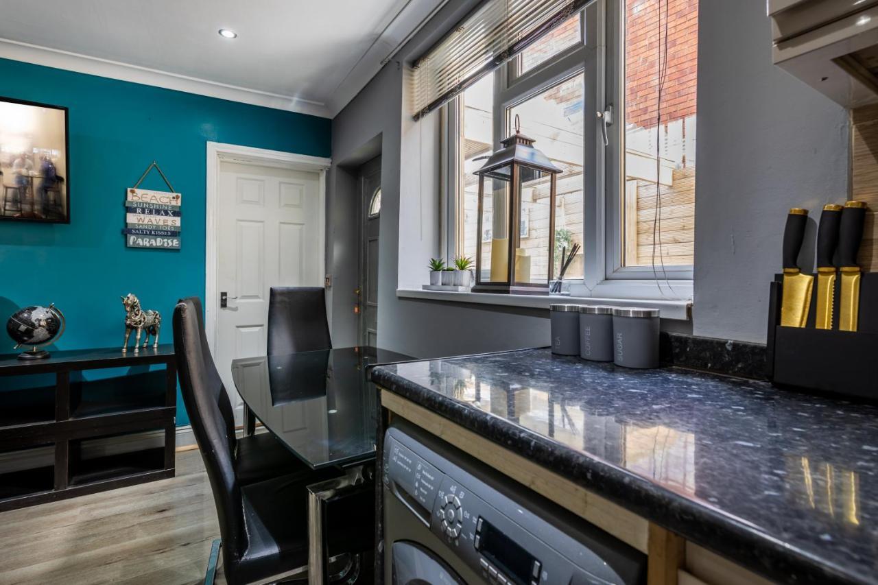 Stockton Town Centre Apartments Free Parking And Wi-Fi Exterior photo